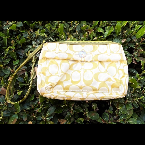 Coach Green Wristlet - Picture 1 of 1